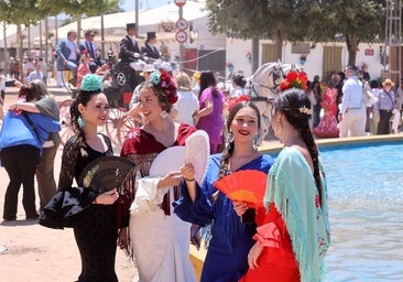 Ambiente de gala en el Arenal en el miércoles de la Feria de Córdoba