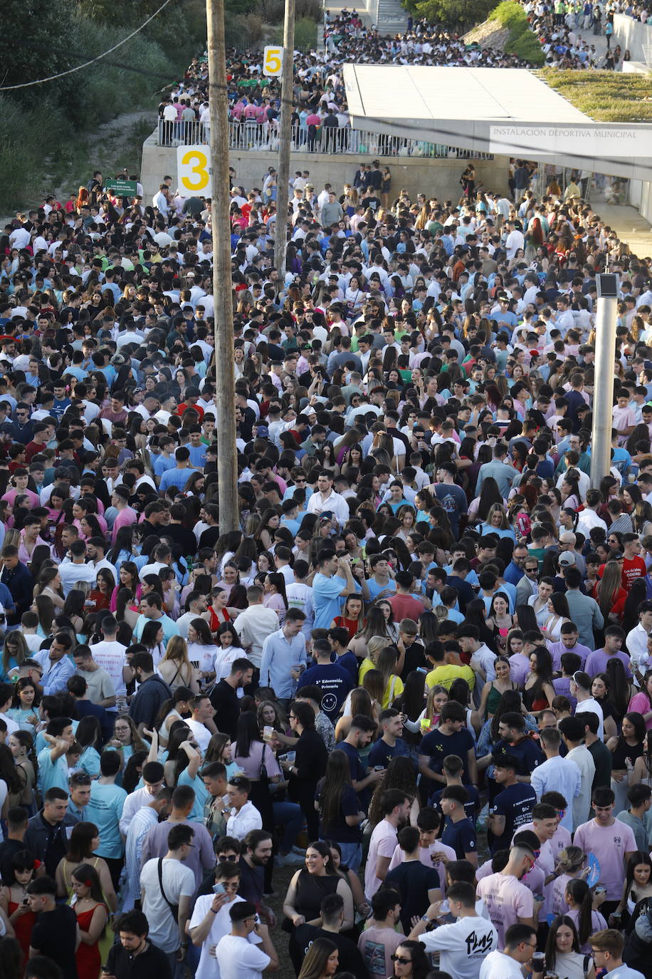 Fotos: diez mil jóvenes, en el botellón de la Feria de Córdoba