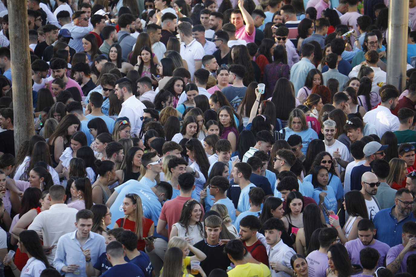 Fotos: diez mil jóvenes, en el botellón de la Feria de Córdoba