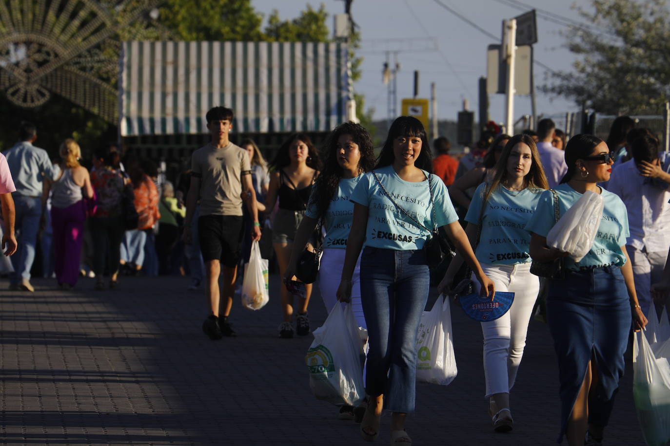 Fotos: diez mil jóvenes, en el botellón de la Feria de Córdoba