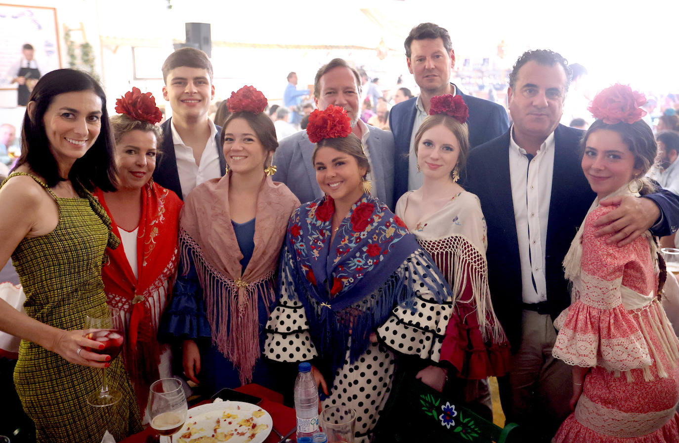Las imágenes del ambiente en las casetas de este miércoles en la Feria de Córdoba (I)