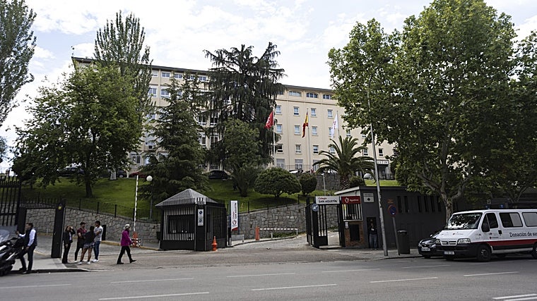 Entrada al colegio San Agustín, en la calle del Padre Damián, este miércoles por la mañana