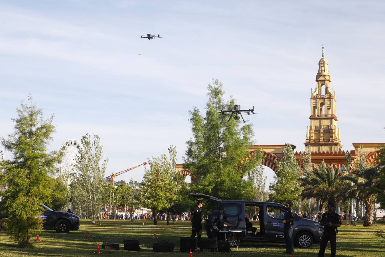 Fotos: La brillante exhibición de drones de la Policía Nacional en la Feria de Córdoba