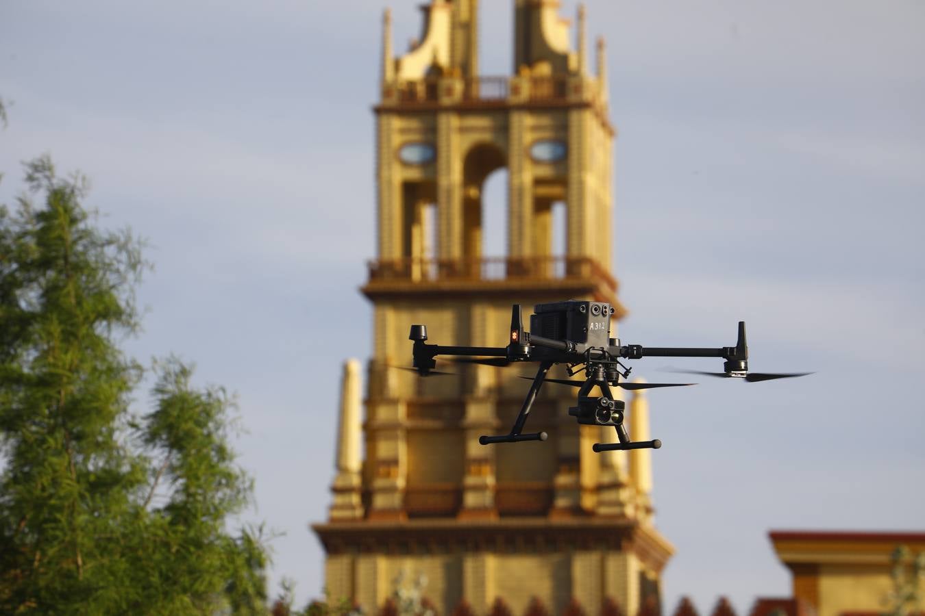 Fotos: La brillante exhibición de drones de la Policía Nacional en la Feria de Córdoba