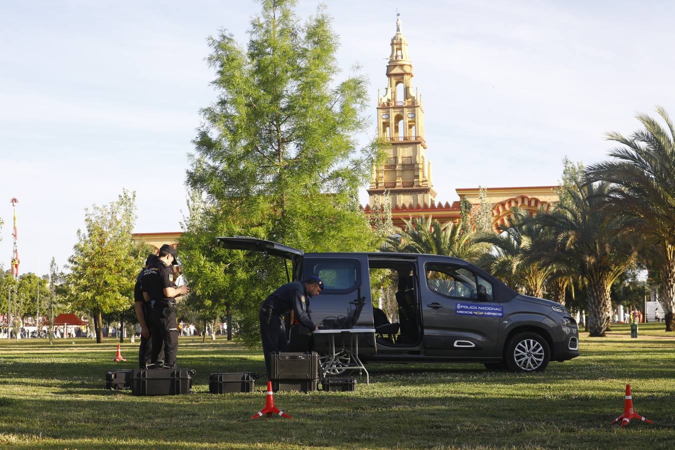 Fotos: La brillante exhibición de drones de la Policía Nacional en la Feria de Córdoba