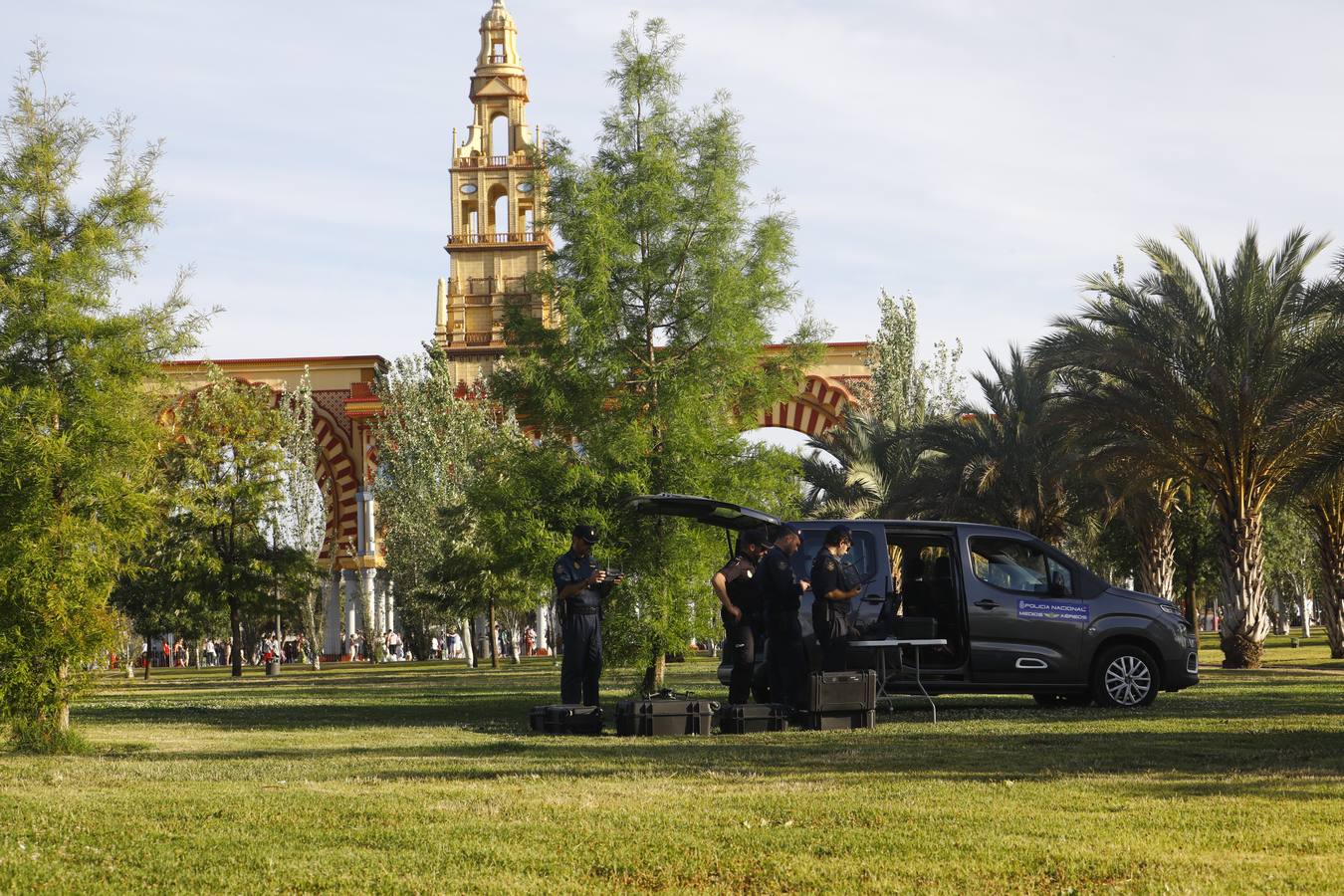 Fotos: La brillante exhibición de drones de la Policía Nacional en la Feria de Córdoba