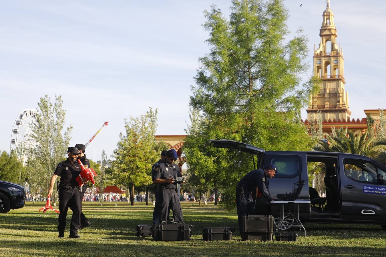 Fotos: La brillante exhibición de drones de la Policía Nacional en la Feria de Córdoba