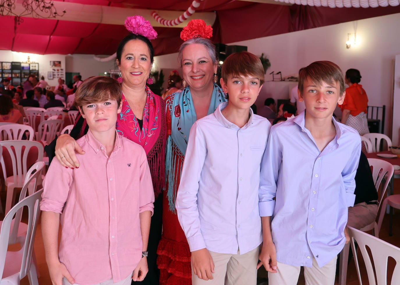 Las imágenes del ambiente en las casetas este miércoles en la Feria de Córdoba (II)