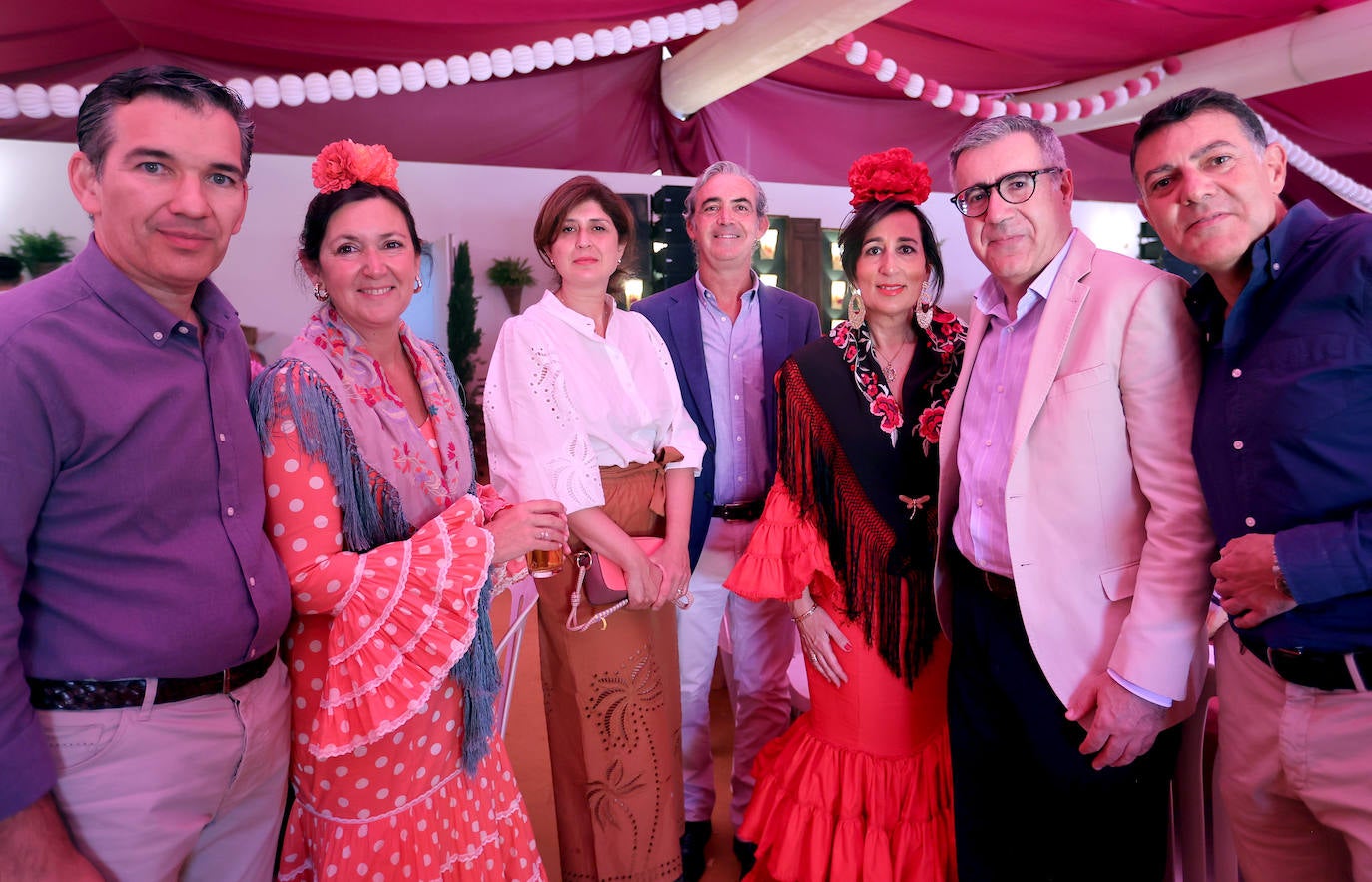 Las imágenes del ambiente en las casetas este miércoles en la Feria de Córdoba (II)