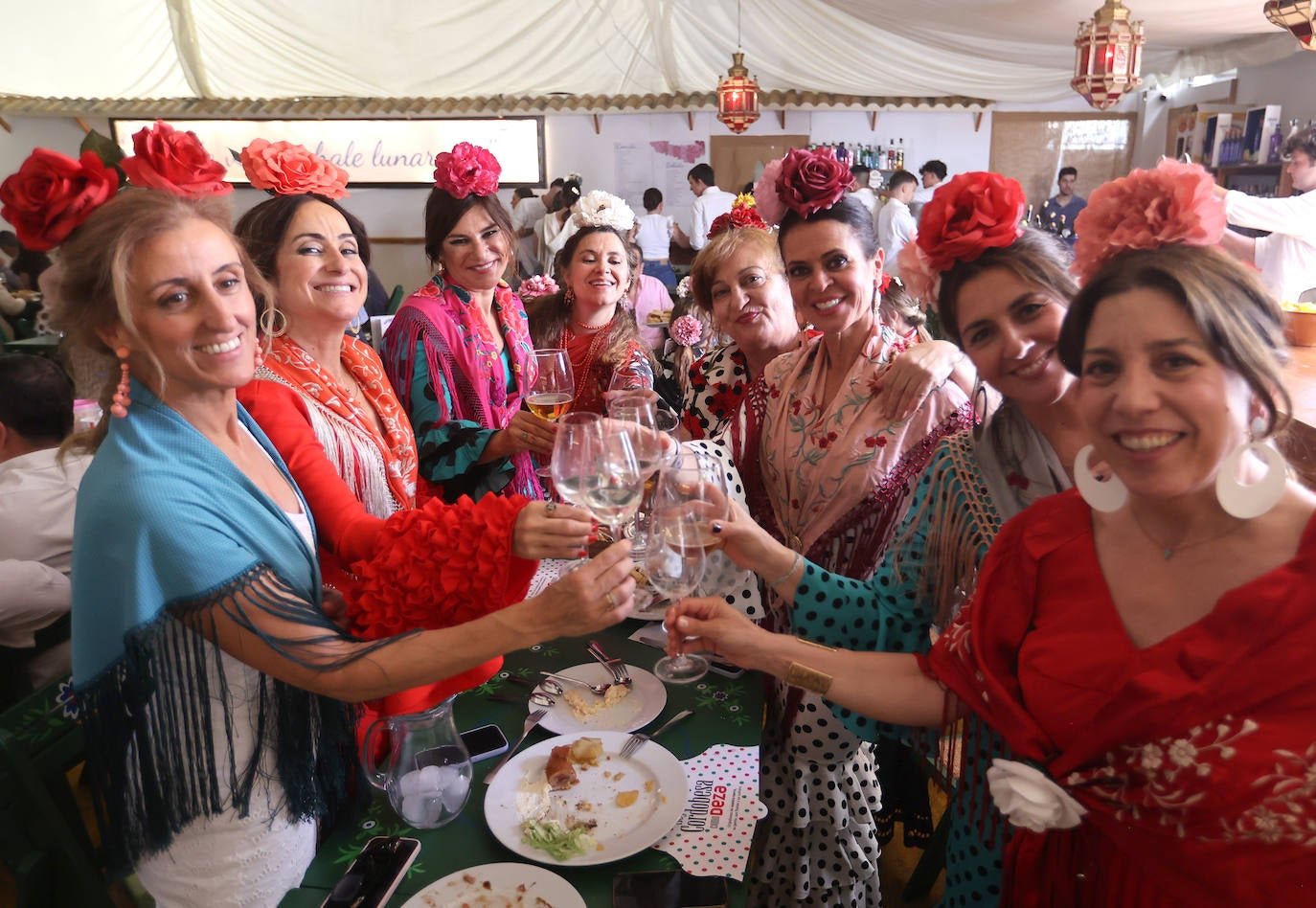 Las imágenes del ambiente en las casetas este miércoles en la Feria de Córdoba (II)