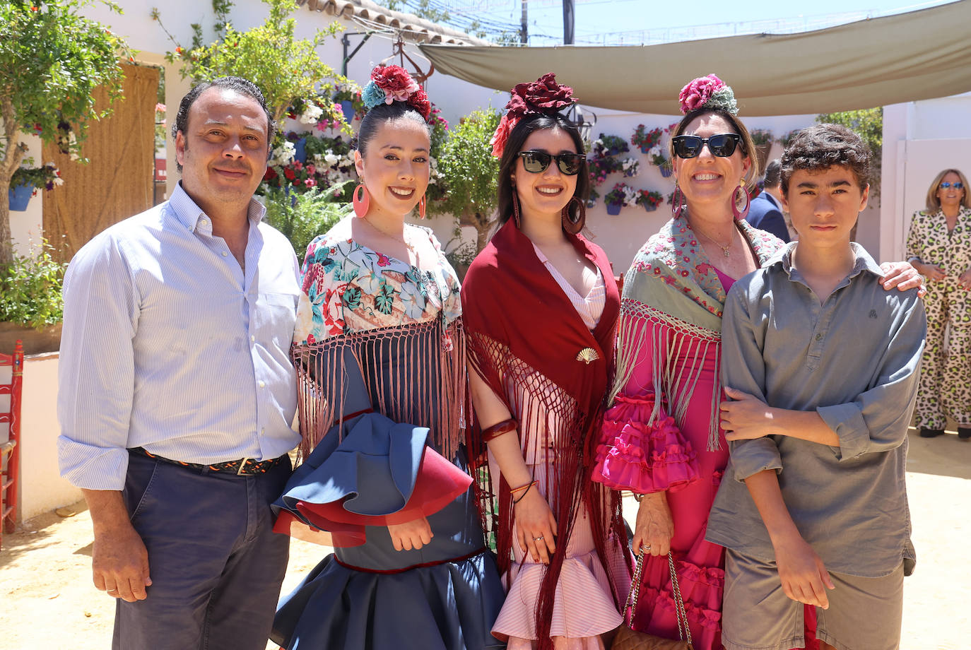 Las imágenes del ambiente en las casetas este miércoles en la Feria de Córdoba (II)