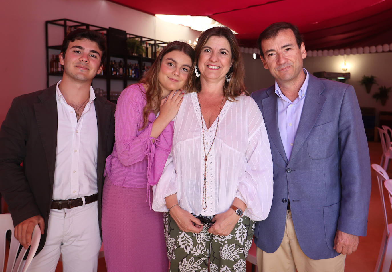 Las imágenes del ambiente en las casetas este miércoles en la Feria de Córdoba (II)