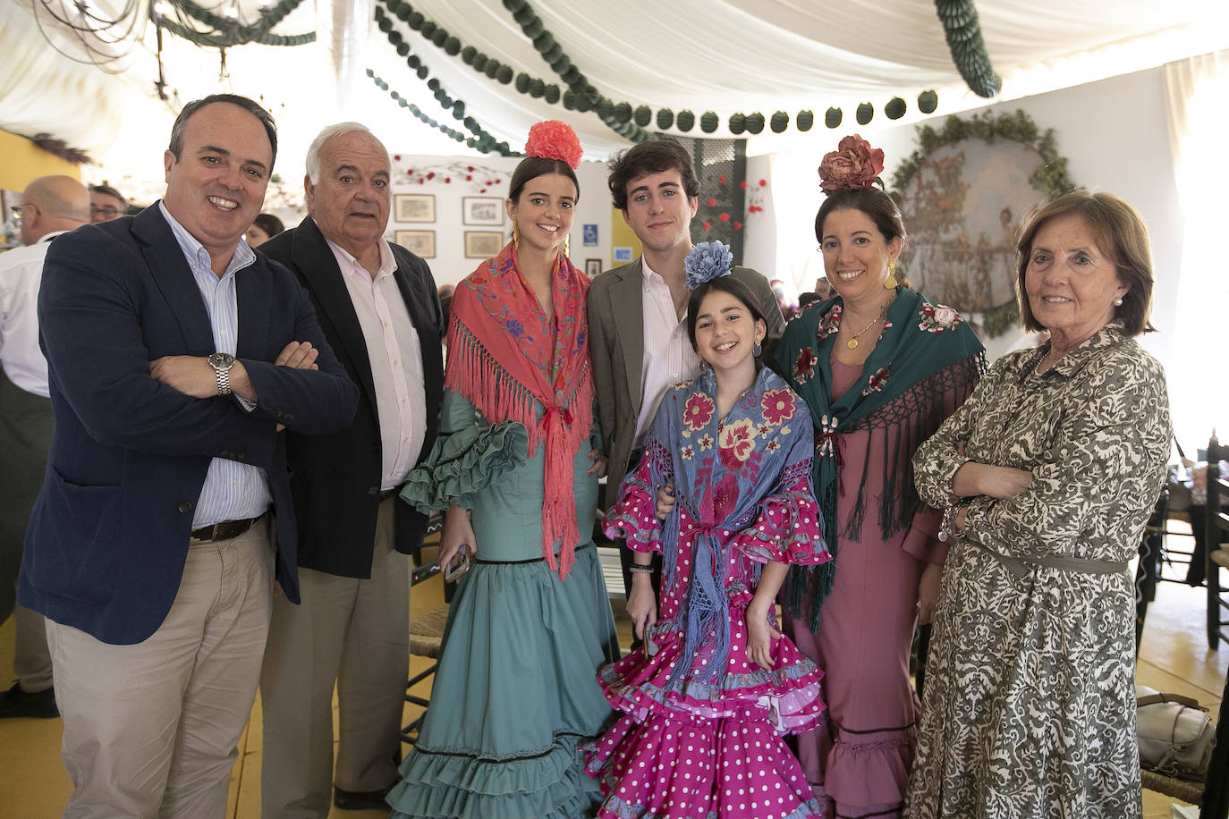 Las imágenes del ambiente en las casetas el jueves de la Feria de Córdoba (I)