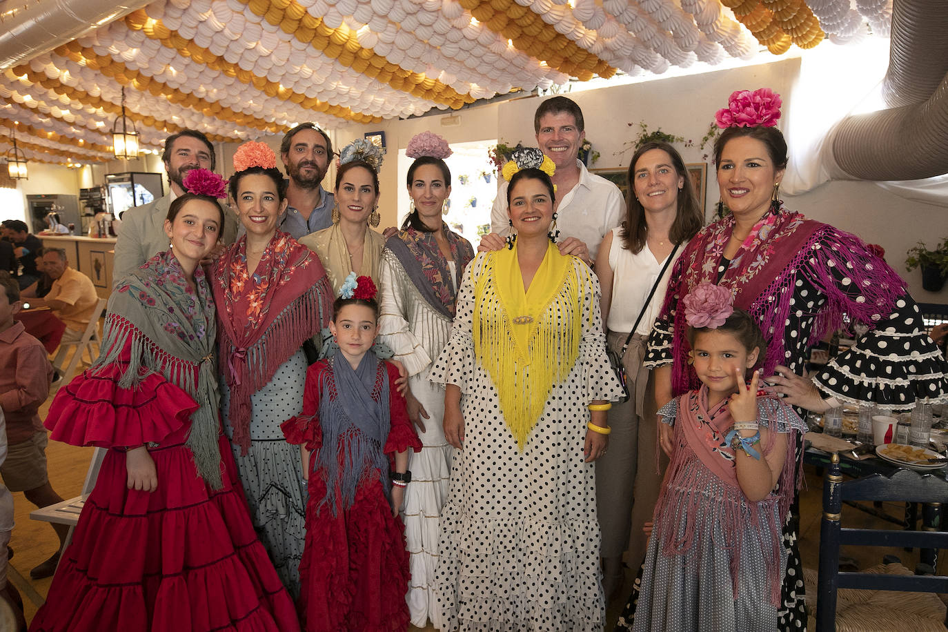Las imágenes del ambiente en las casetas el jueves de la Feria de Córdoba (I)
