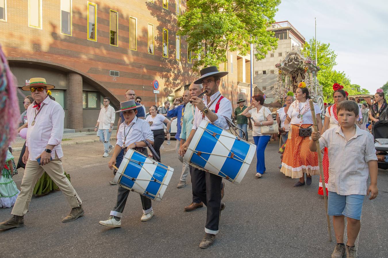 La hermandad del Rocío de Sevilla Sur durante su llegada a Sevilla