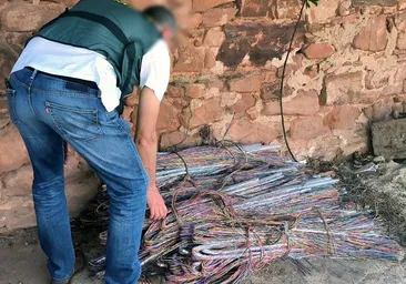 La Guardia Civil detiene a ocho personas por el robo de 10.000 metros de cable de telecomunicaciones