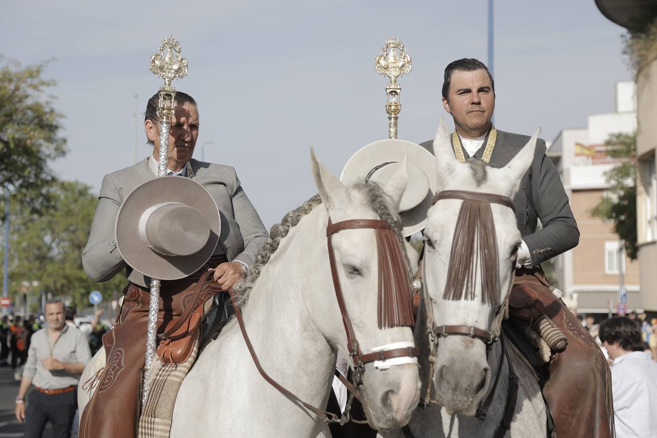 La primera parada de la hermandad de la Macarena cuando entra en Sevilla es en la Basílica del Cachorro