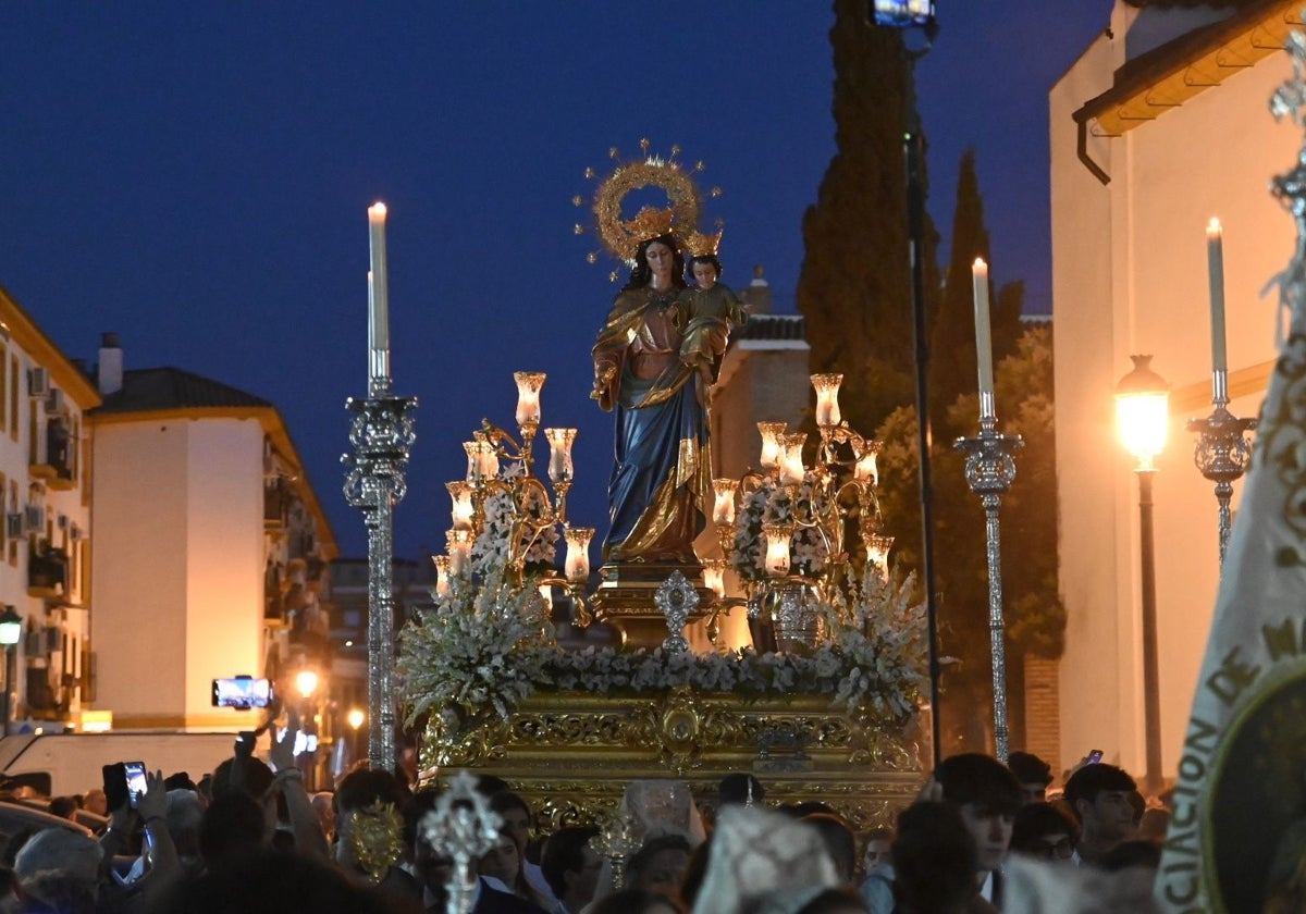 María Auxiliadora, en procesión, el mes en que se cumplen 15 años de su coronación