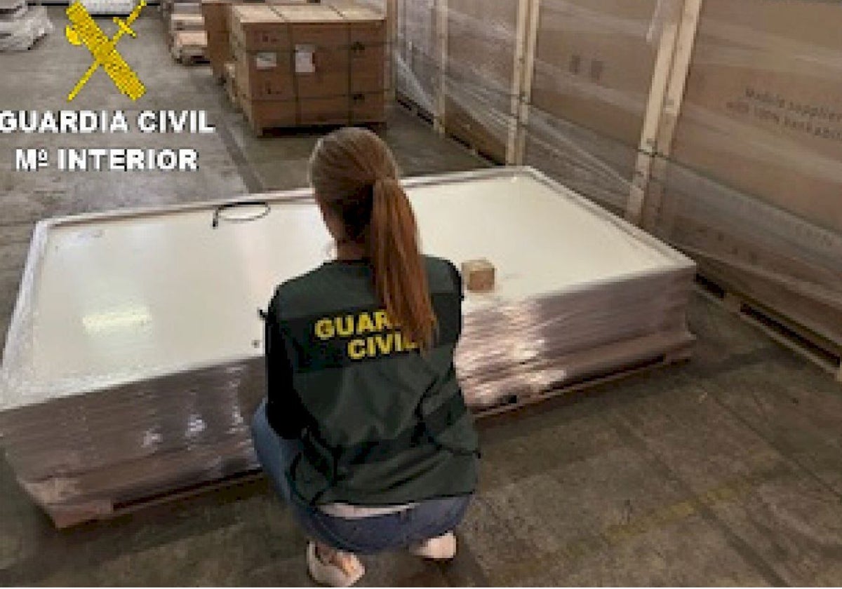Imagen de uno de los efectos intervenidos por la Guardia Civil