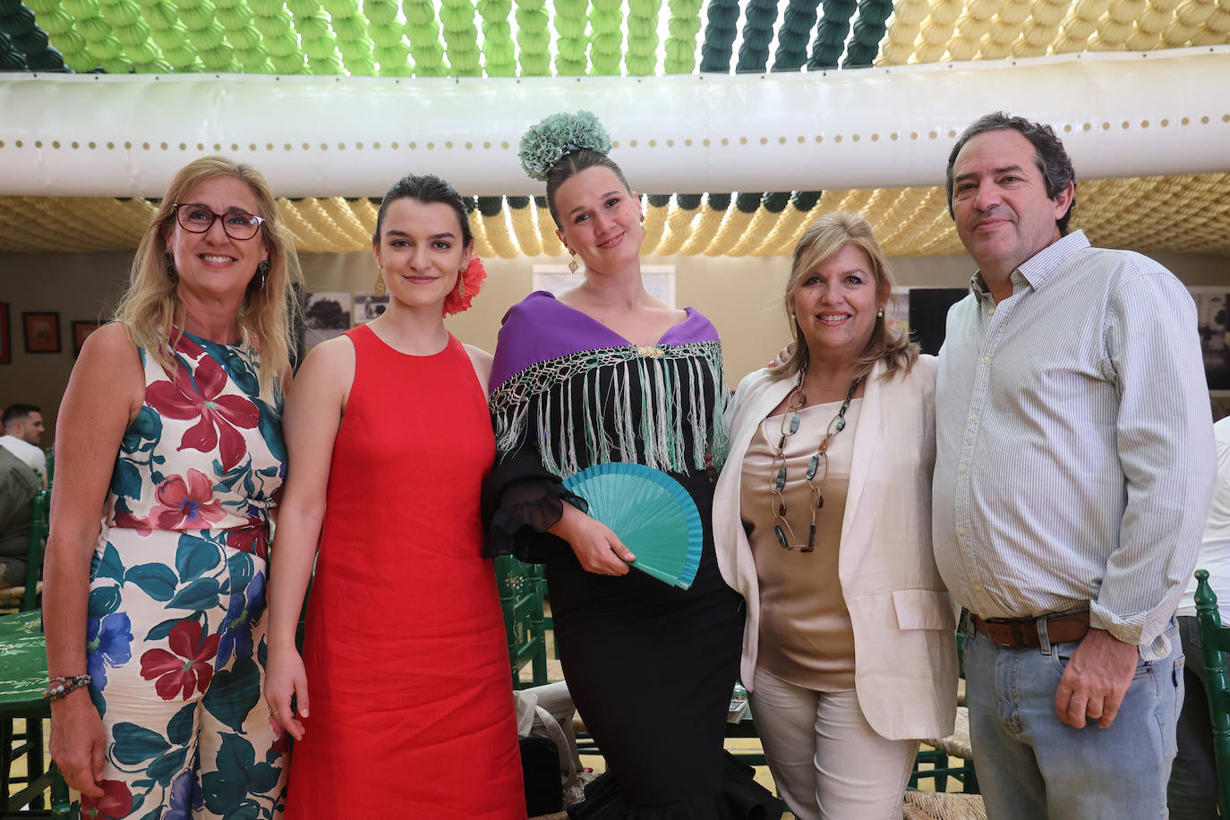 Las imágenes del ambiente en las casetas el último sábado de la Feria de Córdoba (I)