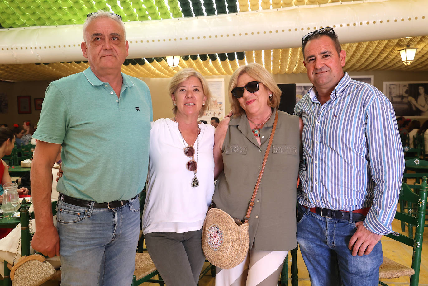 Las imágenes del ambiente en las casetas el último sábado de la Feria de Córdoba (I)