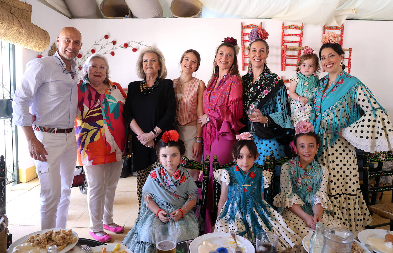 Las imágenes del ambiente en las casetas el último sábado de la Feria de Córdoba (I)