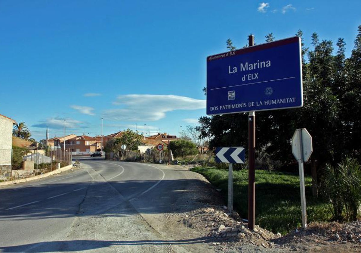 Acceso a la pedanía ilicitana de La Marina.