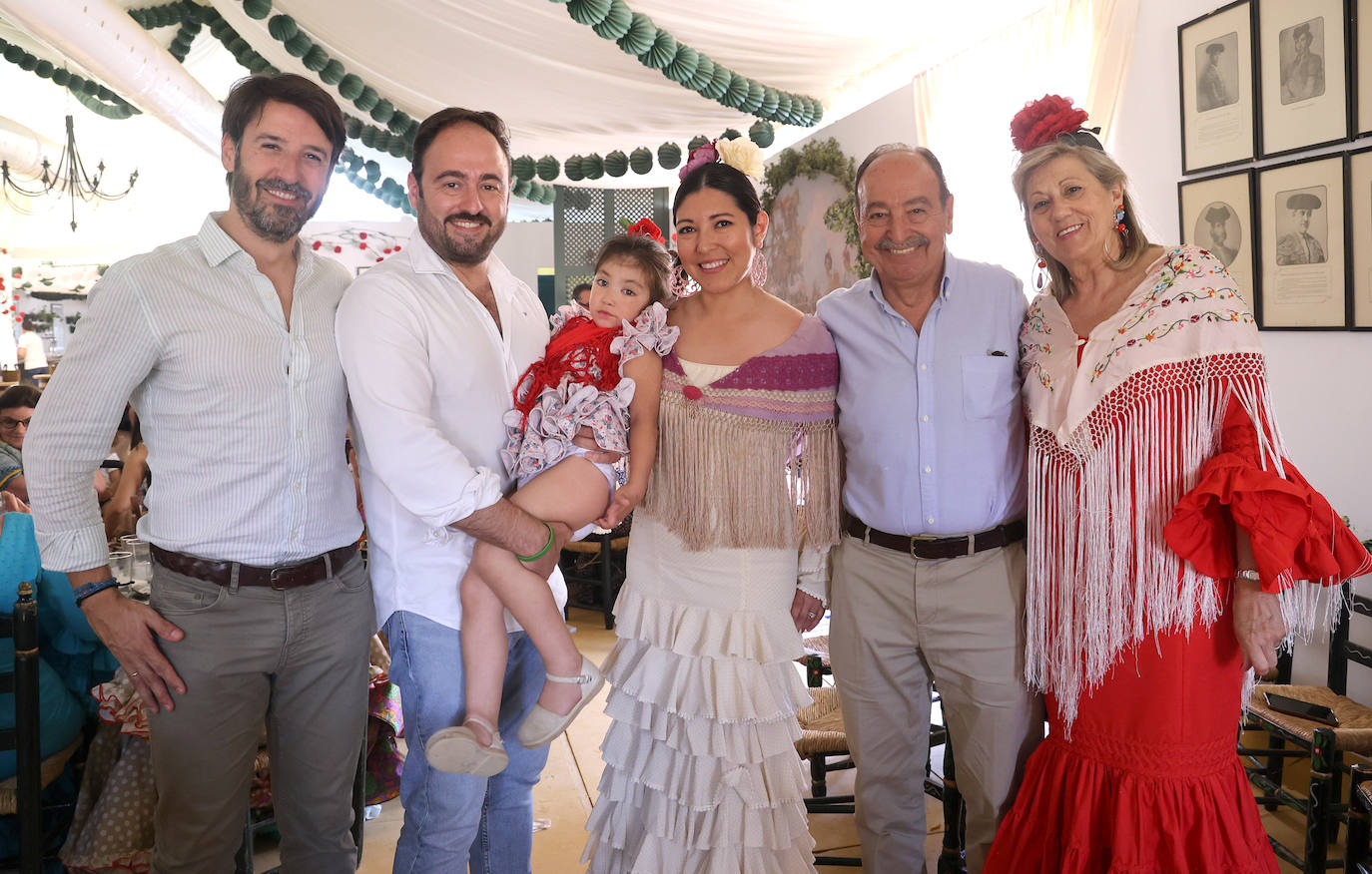 Las imágenes del ambiente este último sábado en las casetas de la Feria de Córdoba (II)