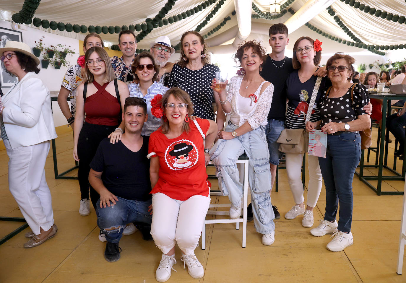 Las imágenes del ambiente este último sábado en las casetas de la Feria de Córdoba (II)