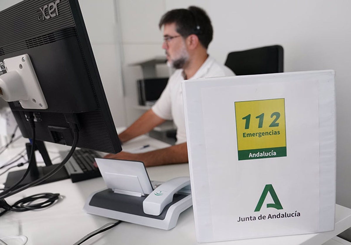 Un agente de Emergencias 112 Andalucía