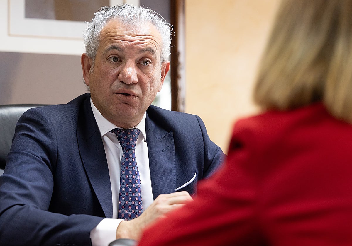 El delegado del Gobierno en Castilla y León, Nicanor Sen, durante la entrevista