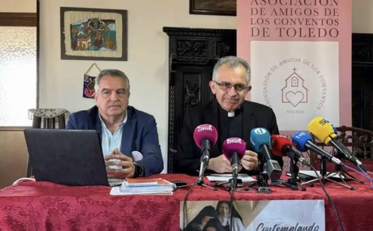 Imagen principal - Francisco Márquez y Raúl Muelas durante la presentación de la Asociación; abajo dos imágenes de Santa Clara, sede de la Asociación