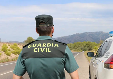 Hallado un niño de dos años por la carretera de El Palmar de madrugada mientras su padres tomaban copas