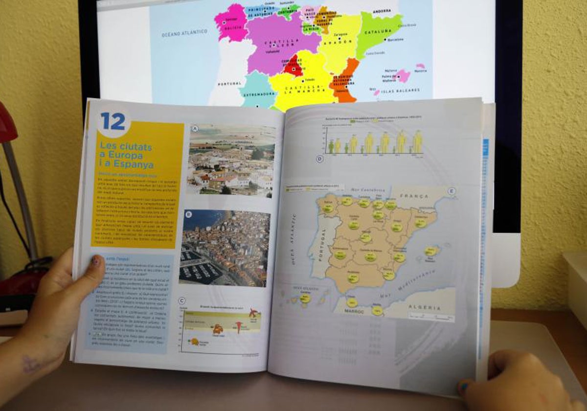 Libro escolar en valenciano de una asignatura troncal no lingüística.