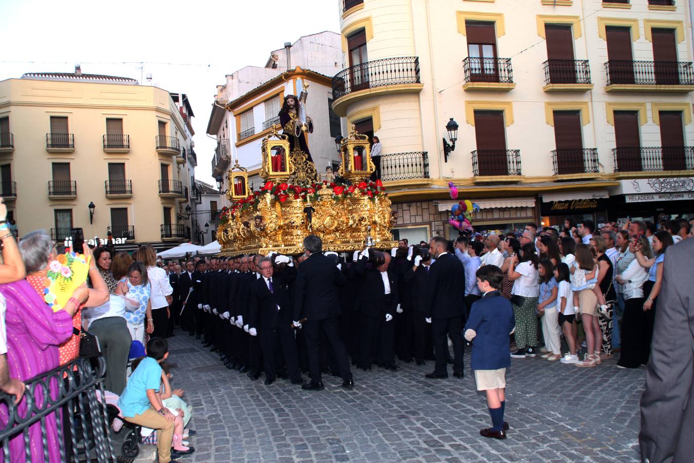 Fotos: el Nazareno vuelve a las calles abarrotadas de Priego de Córdoba