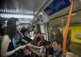 Un joven denuncia que un grupo le ha lanzado a las vías del Metro de Madrid tras robarle el móvil y un reloj