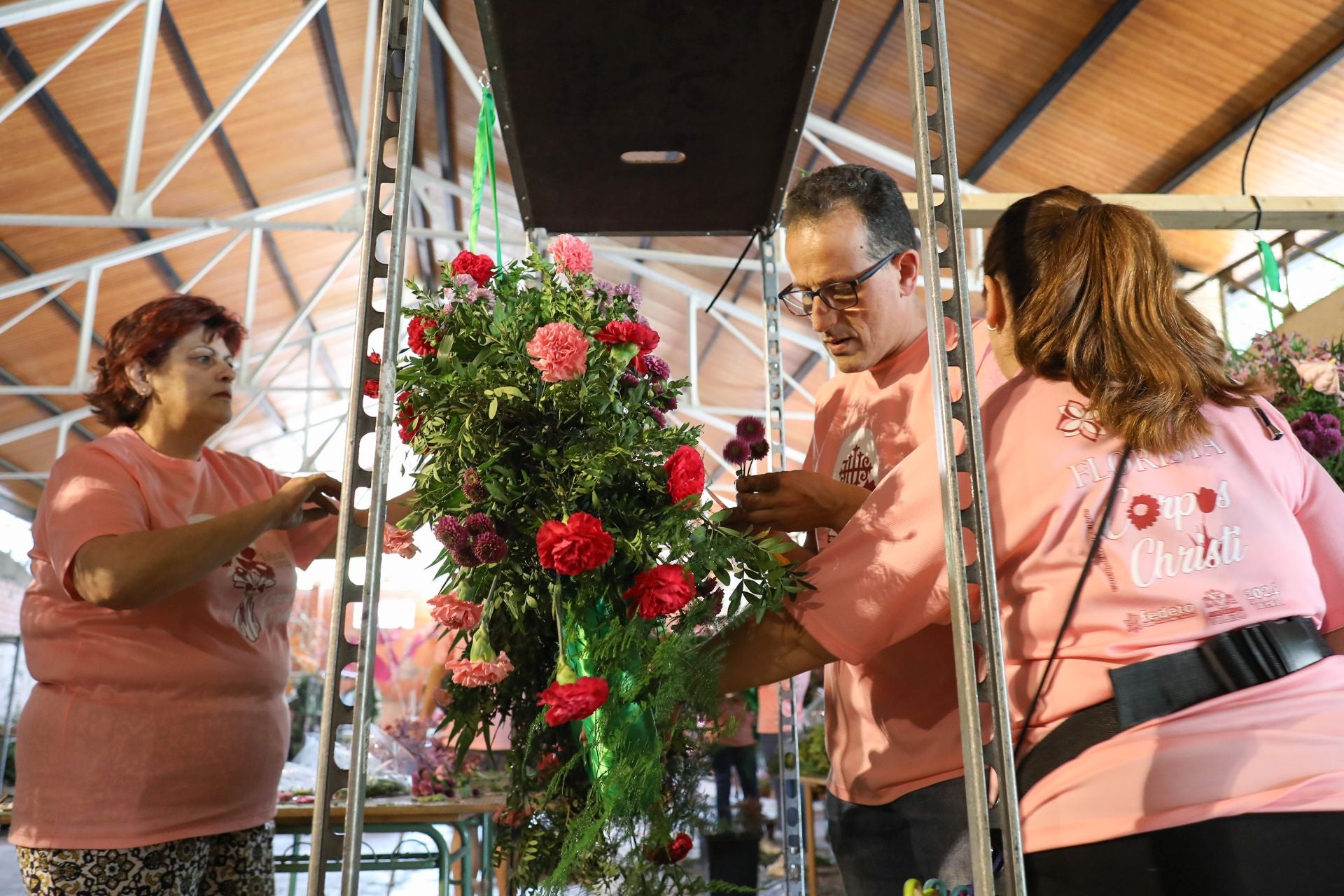 Floristas de toda España trabajan a &#039;contrarreloj&#039; para adornar el Corpus de Toledo