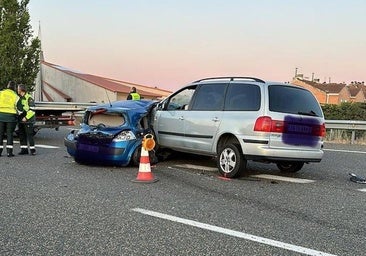 Un fallecido y dos heridos en el choque de dos turismos en la A-67 en Villamuriel de Cerrato
