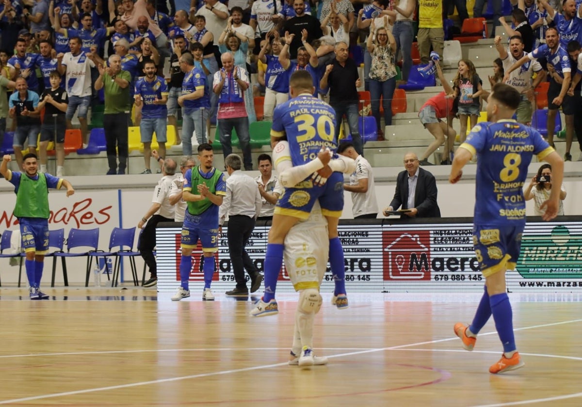 Los jugadores del Manzanares celebran la victoria contra el Barça