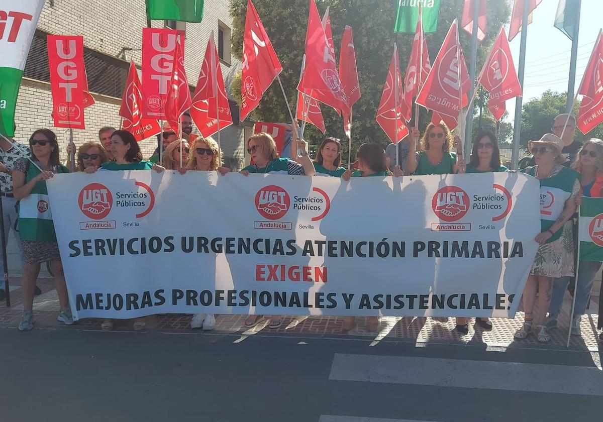 Algunos de los manifestantes de la concentración de este martes