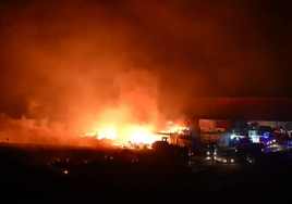 Bajo control el incendio en el vertedero de Zonzamas en Lanzarote