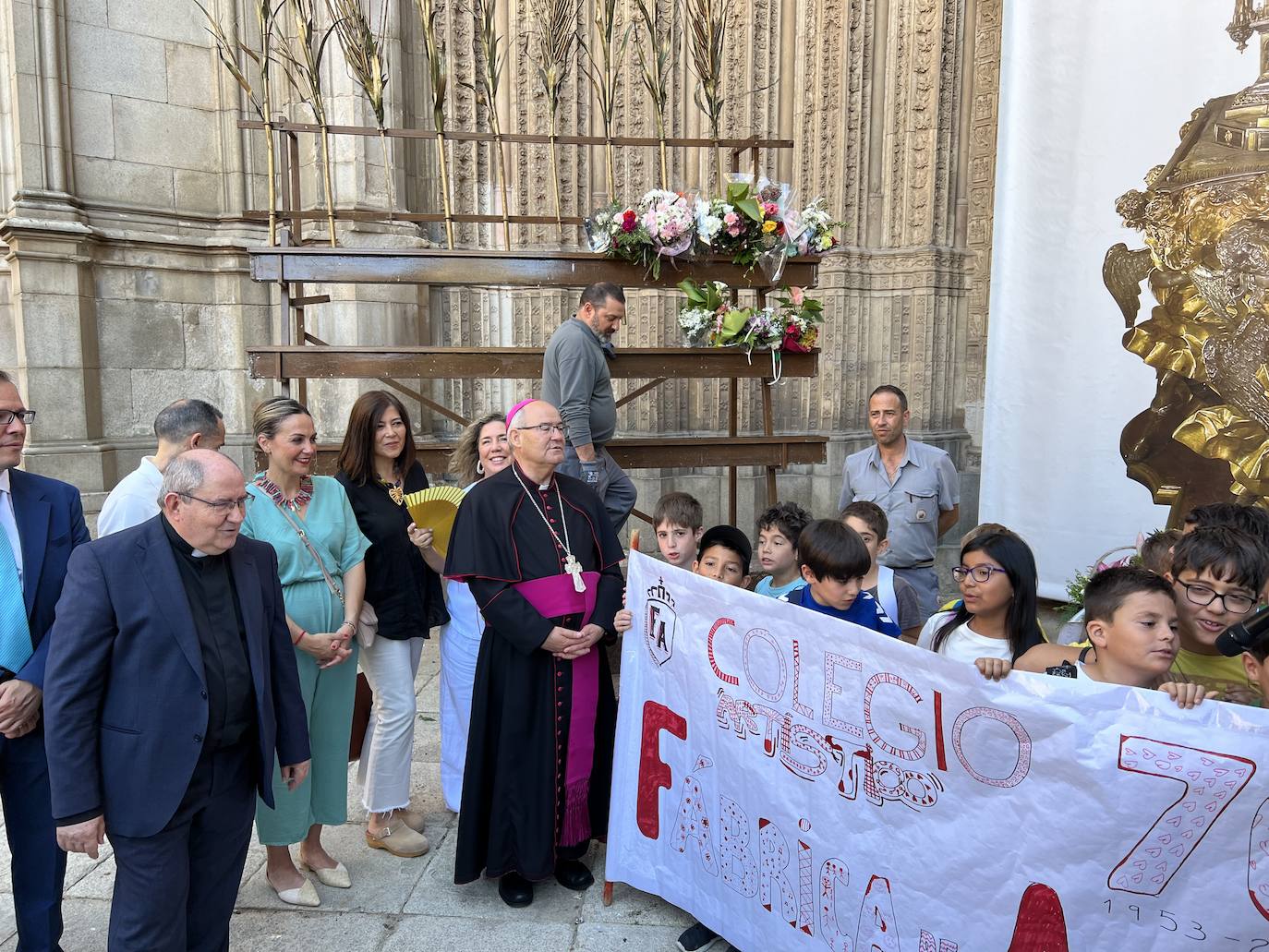 Un millar de niños participan en la ofrenda floral del Corpus de Toledo