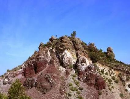 Imagen secundaria 1 - El pueblo de Valencia que vio nacer a Pablo Motos: está cerca de un volcán y tiene un casco antiguo lleno de cuevas