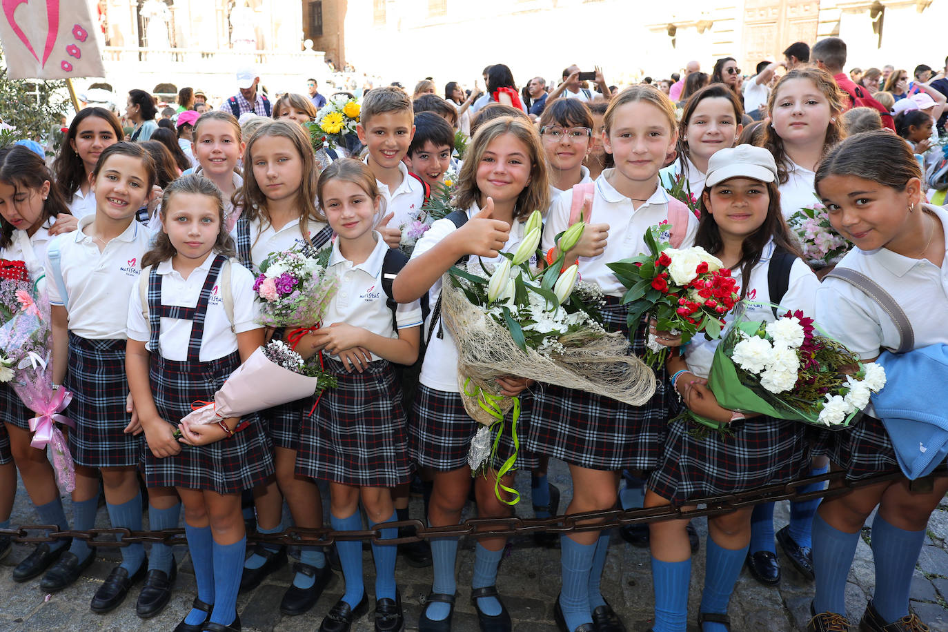 Un millar de niños participan en la ofrenda floral del Corpus de Toledo