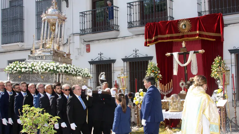 El Corpus brilla en Priego de Córdoba con una estampa inédita por el Balcón del Adarve