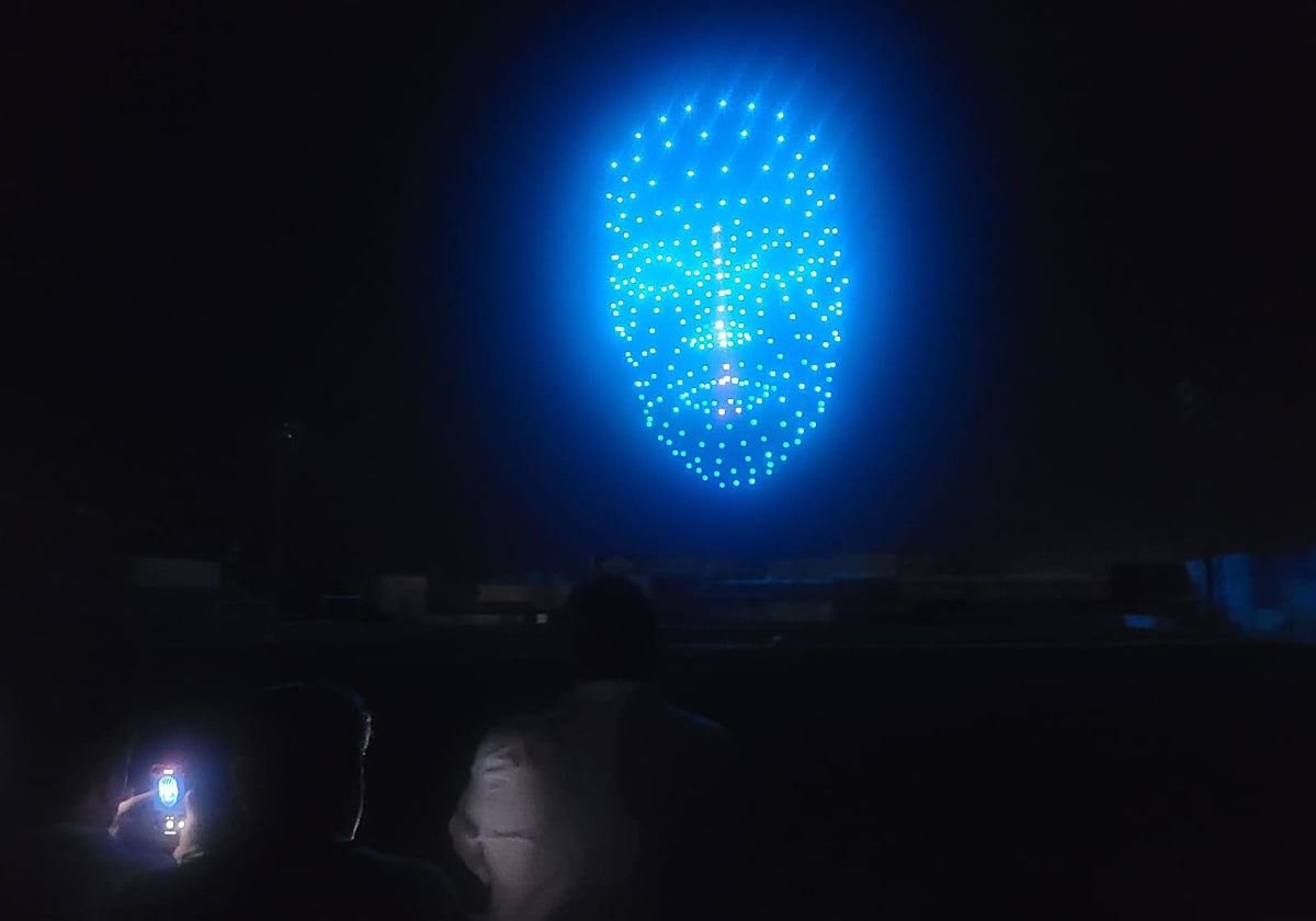 Una de las figuras creadas en el espectáculo de presentación de Ximénez y Umiles en Puente Genil