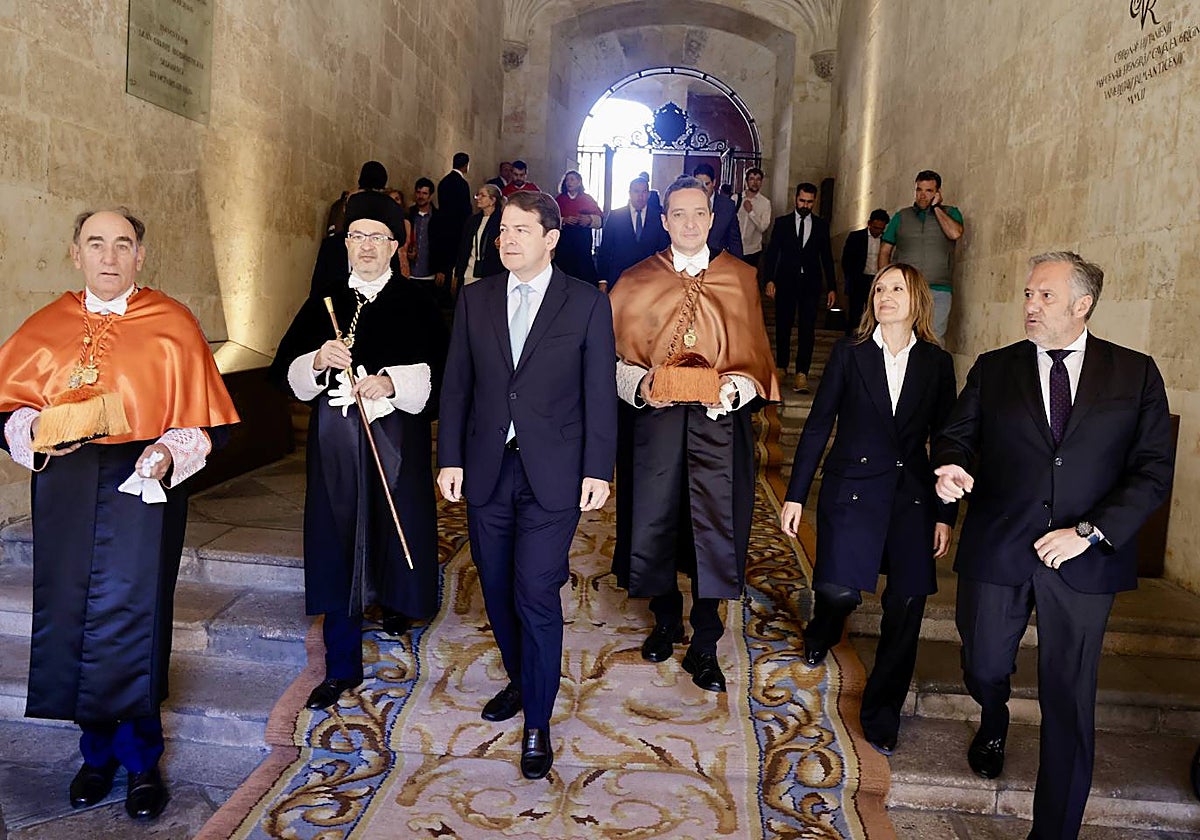 El Paraninfo de las Escuelas Mayores ha acogido la toma de posesión del catedrático de Ciencias de la Computación e Inteligencia Artificial Juan Manuel Corchado como rector de la Universidad de Salamanca