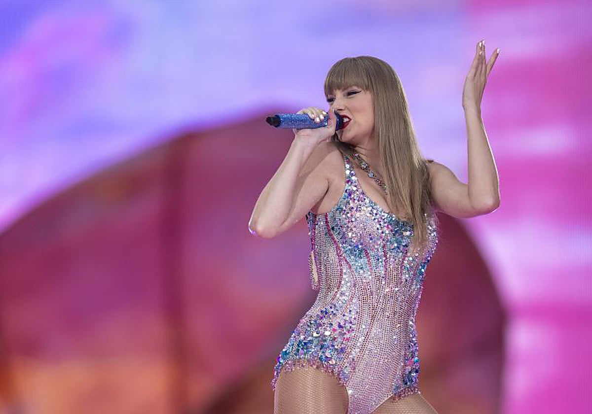 Taylor Swift durante el concierto de 'The Eras Tour' en el Santiago Bernabéu