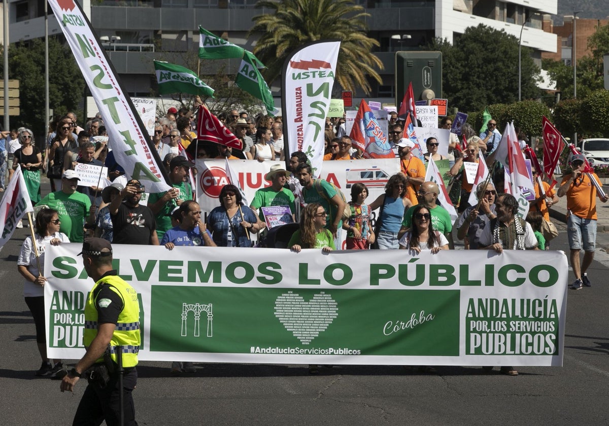 Concentración por los servicios públicos en Córdoba