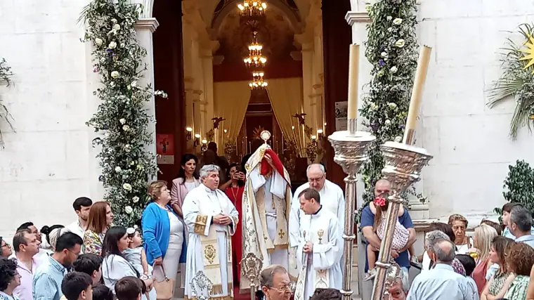 El Señor Sacramentado en Puente Genil